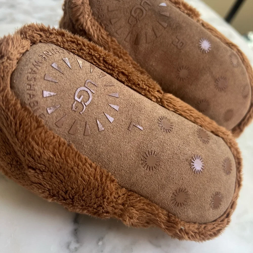 UGG Infant Plush Chestnut Baby Booties size 4/5
